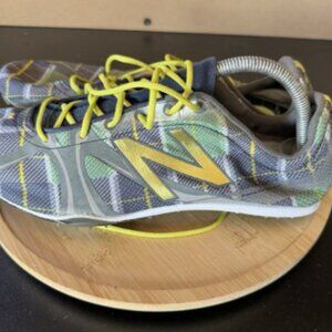 New Balance Euc Men's MR800 Running Shoe with cleats size 10.5 Spikes
